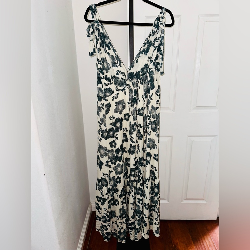 Abercrombie & Fitch Cream Maxi Dress with Dark Green Floral Print
